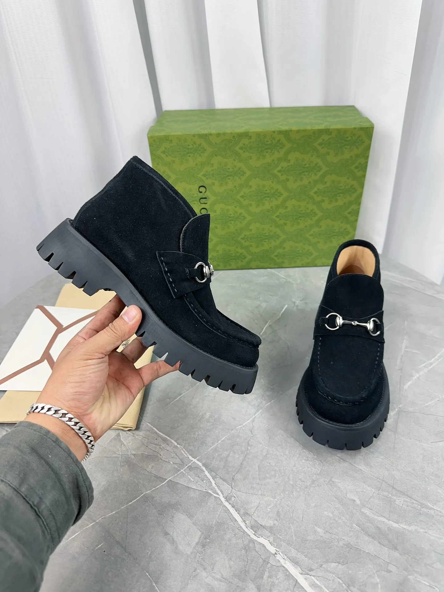 Men's shoes 💰620💰 New model from Gucci, double GG groove thick-soled loafers. The original version is made 1:1. Super beautiful quality, classic model at the counter. ❶Upper: original open-edge beaded cowhide ❷Inner lining: water-dyed cowhide ❸Feet: water-dyed cowhide ❹Outsole: ultra-light original sole ❺thick sole heightening: 3.5cn ❻Packing: original packaging ❼Number: 35-42 (41 41 customized, non-refundable) Men's model: 38-46 (45, 46 customized, non-refundable)